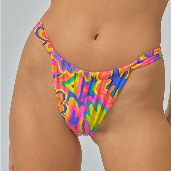 Blackbough Swimsuit in Sour slush - Picture 4 of 9